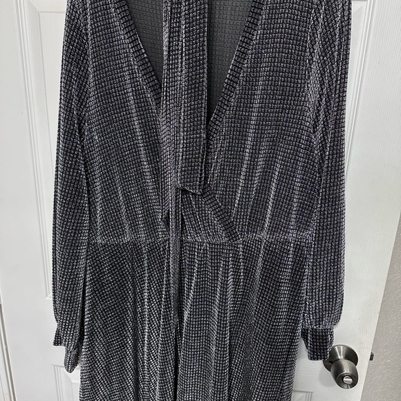 Chic silver Patterned Dress - Picture 2 of 3
